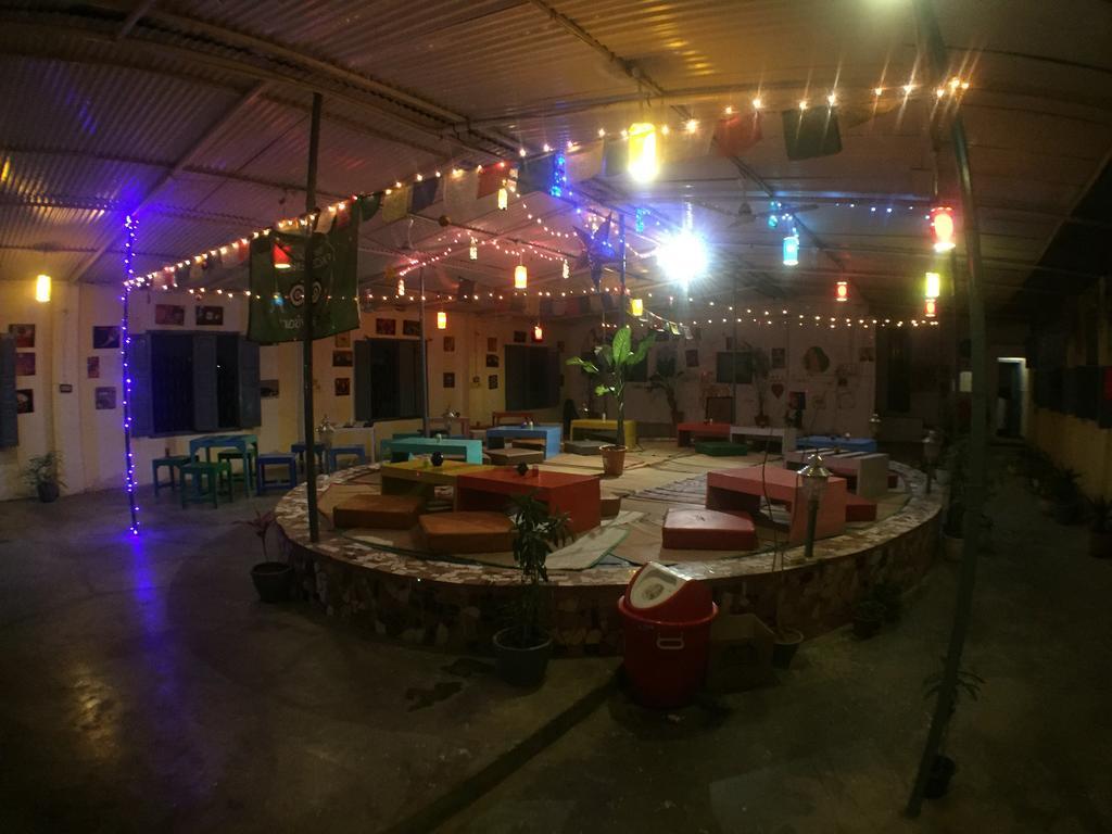 Hostel Zostel Varanasi Exterior foto